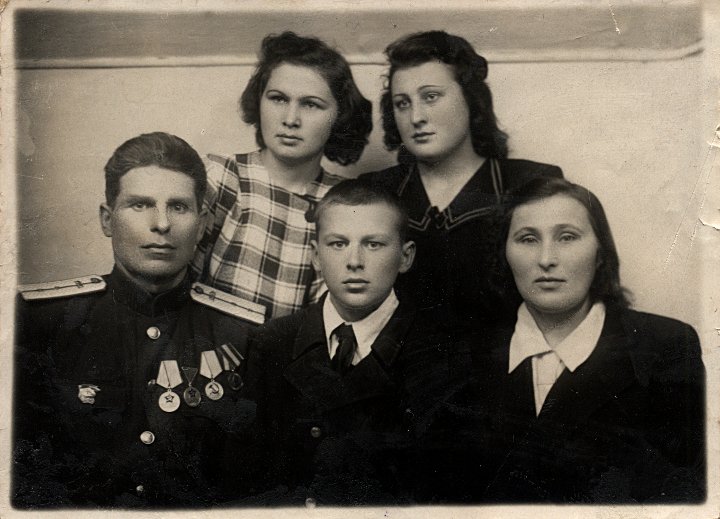Семьи после войны. Довоенные семейные фотографии. Послевоенные семейные фотографии. Семья после войны. Послевоенные семейные фотографии СССР.