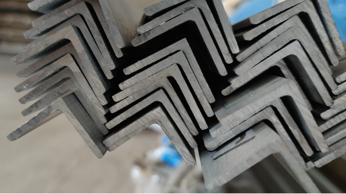 Алюминиевый уголок от МДМ Групп Алюминиевый уголок от МДМ Групп